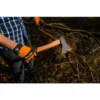 Bradas Universalaxt mit Holzstiel, 390 mm, 1 kg, ideal für präzises Holzhacken und Gartenarbeiten, robust und langlebig.
