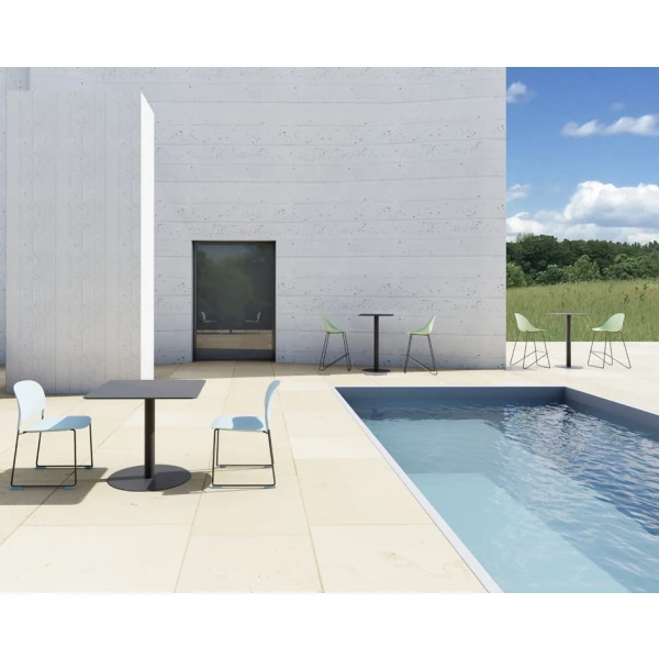 PAPERFLOW Gartentisch CROSS, Durchmesser: 600 mm, schwarz 2 PAPERFLOW Gartentisch CROSS, 600 mm Durchmesser, schwarz, ideal für gemütliche Gartenabende und platzsparend auf Balkonen.