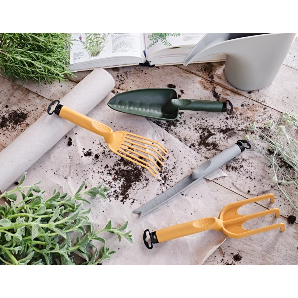 tera Garten-/Blumenforke "Gaia 04", fog grey 5 Blumenforke Gaia, fog grey, langlebig und rostfrei, ideal für präzises Arbeiten im Garten, ergonomischer Holzgriff.