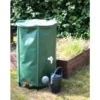 EDA Regentonne 250 Liter, grün, aus recyceltem Material, ideal für nachhaltige Regenwassernutzung im Garten.