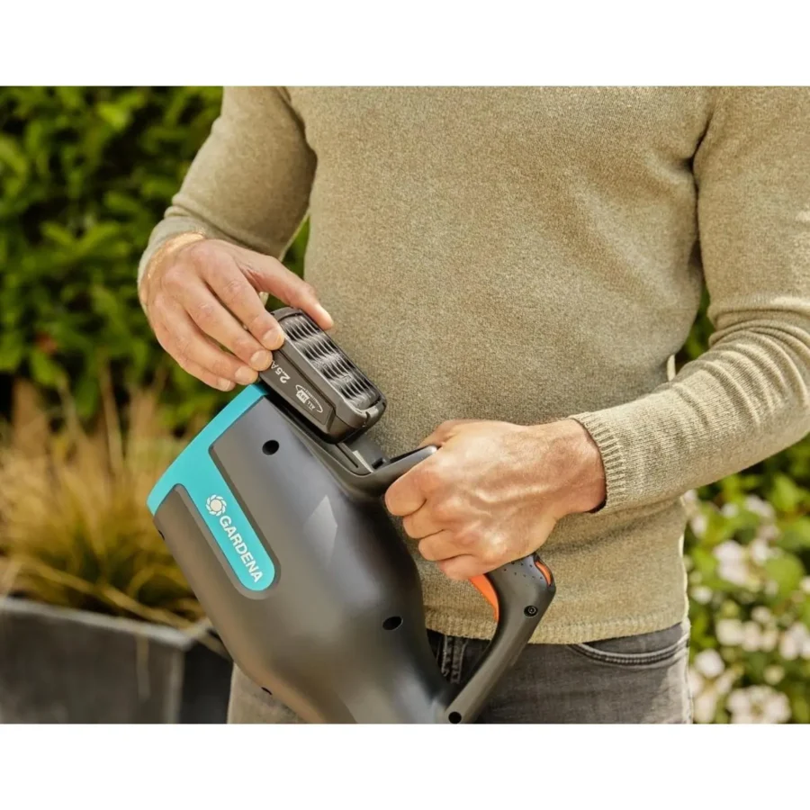 Gardena Akku-Gartenbläser PowerJet 18V, leistungsstark und kabellos, ideal für saubere Gärten und Terrassen.