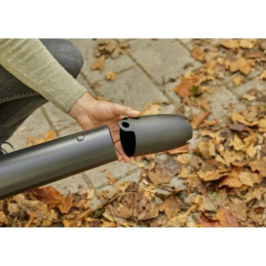 Gardena Akku-Gartenbläser PowerJet 18V, kraftvoll und leicht, ideal für schnelle Laubbeseitigung im Garten.