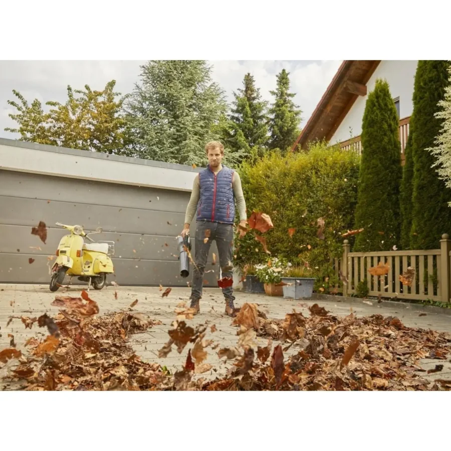Gardena Akku-Gartenbläser PowerJet 18V P4A solo, leistungsstark und kabellos für effektives Laubblasen, ideal für große Gärten.