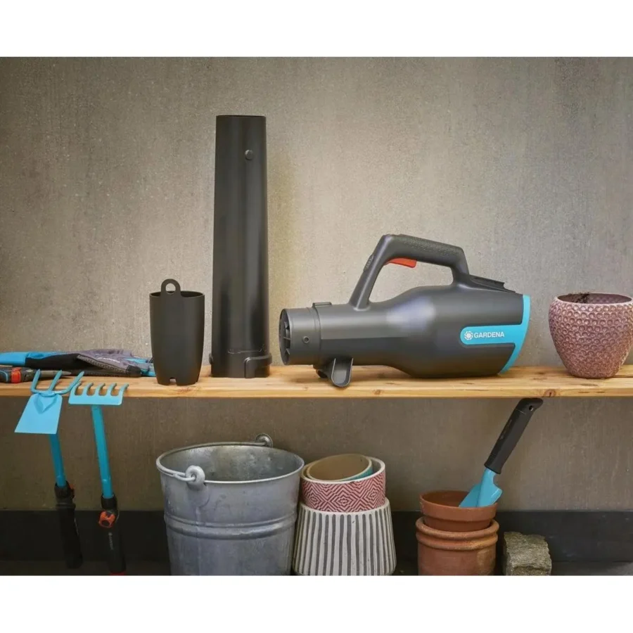 Gardena Akku-Gartenbläser PowerJet 18V, kabelloser Laubbläser, leicht und leistungsstark – ideal für müheloses Laubbeseitigen im Garten.