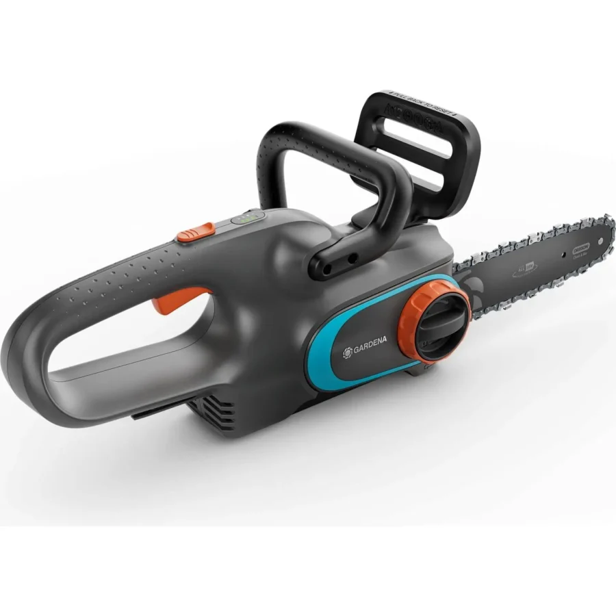 Gardena Akku-Kettensäge PowerSaw 250, 18V, leicht und handlich, perfekt für präzise Schnitte im Garten.