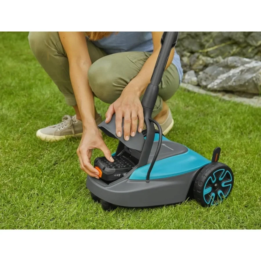 Gardena Akku-Rasenmäher HandyMower 22, 18V P4A, leicht und handlich für präzise Rasenkonturen, ideal für kleine Gärten.