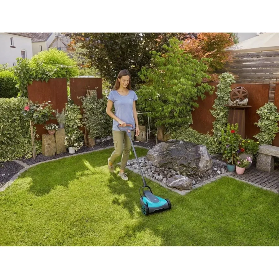 Gardena Akku-Rasenmäher HandyMower 22, 18V, P4A solo, kompakt und leicht, ideal für präzises Mähen von kleinen Rasenflächen.