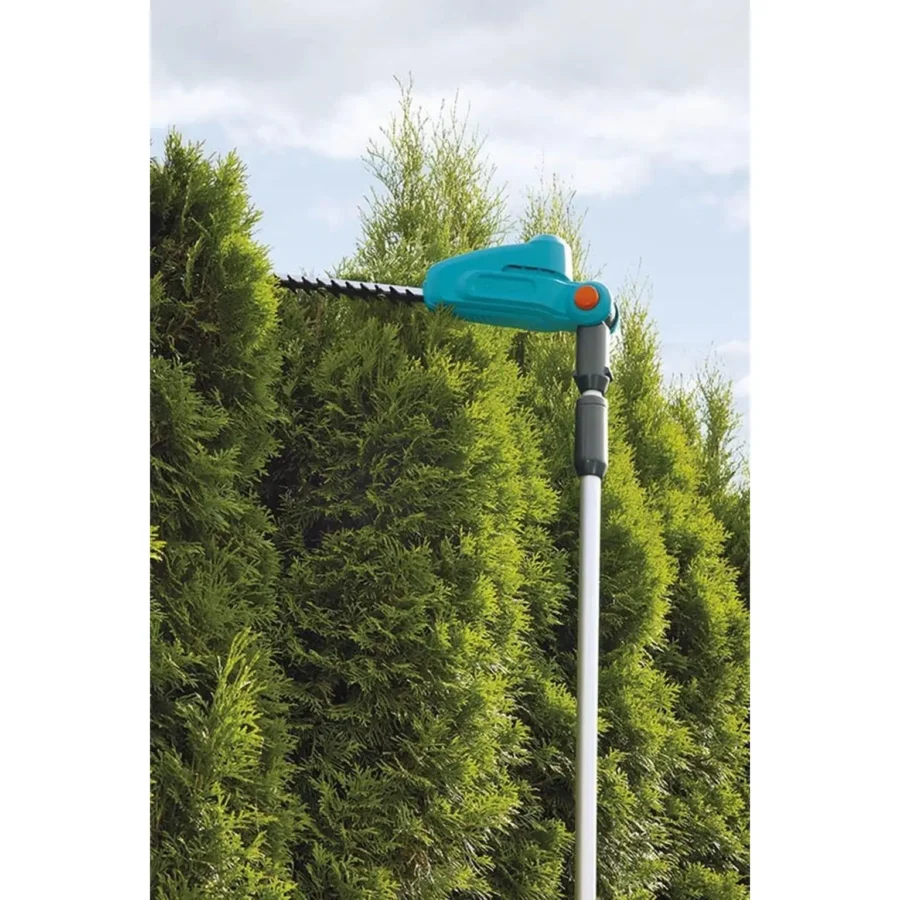 Gardena Akku-Teleskop-Heckenschere THS 42, 18V, ideal für hohen und schwer erreichbaren Hecken, leistungsstark, kabellose Freiheit für müheloses Schneiden.