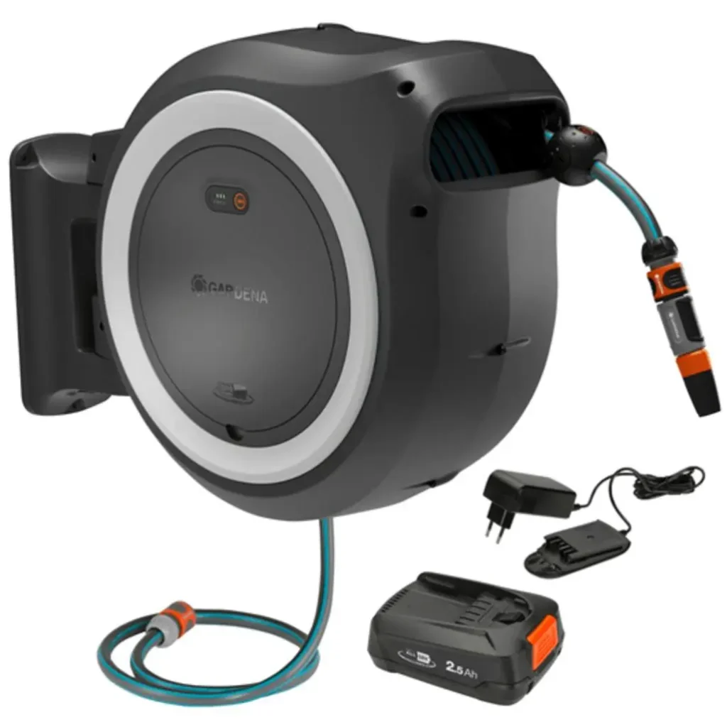 Gardena Akku-Wand-Schlauchbox PowerRoll XL, 20 Meter Schlauch, inklusive Spritze, ideal für müheloses Gießen im Garten.