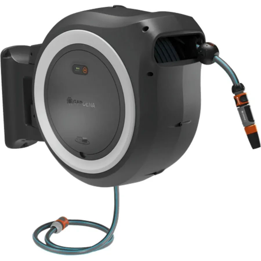 Gardena Akku-Wand-Schlauchbox PowerRoll XL, platzsparend & mobil, ideal für einen unkomplizierten Gartenbewässerungsservice.