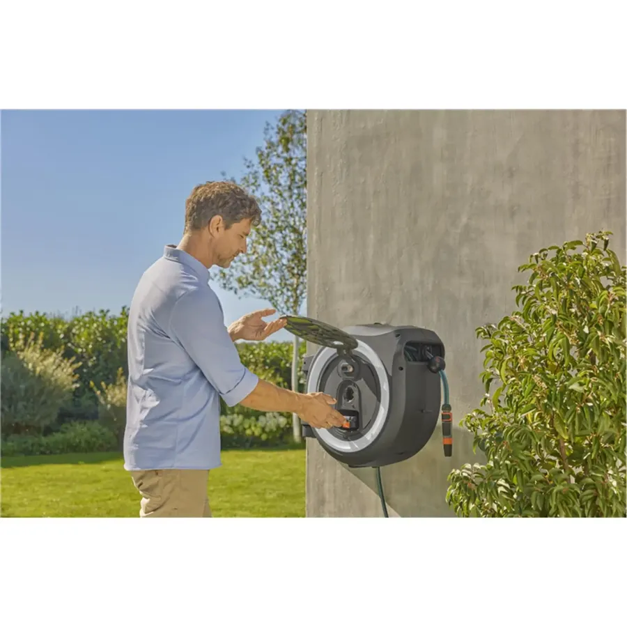 Gardena Akku-Wand-Schlauchbox PowerRoll XXL solo, ideal für müheloses Bewässern, robust und platzsparend, inkl. 35 Meter Schlauch.