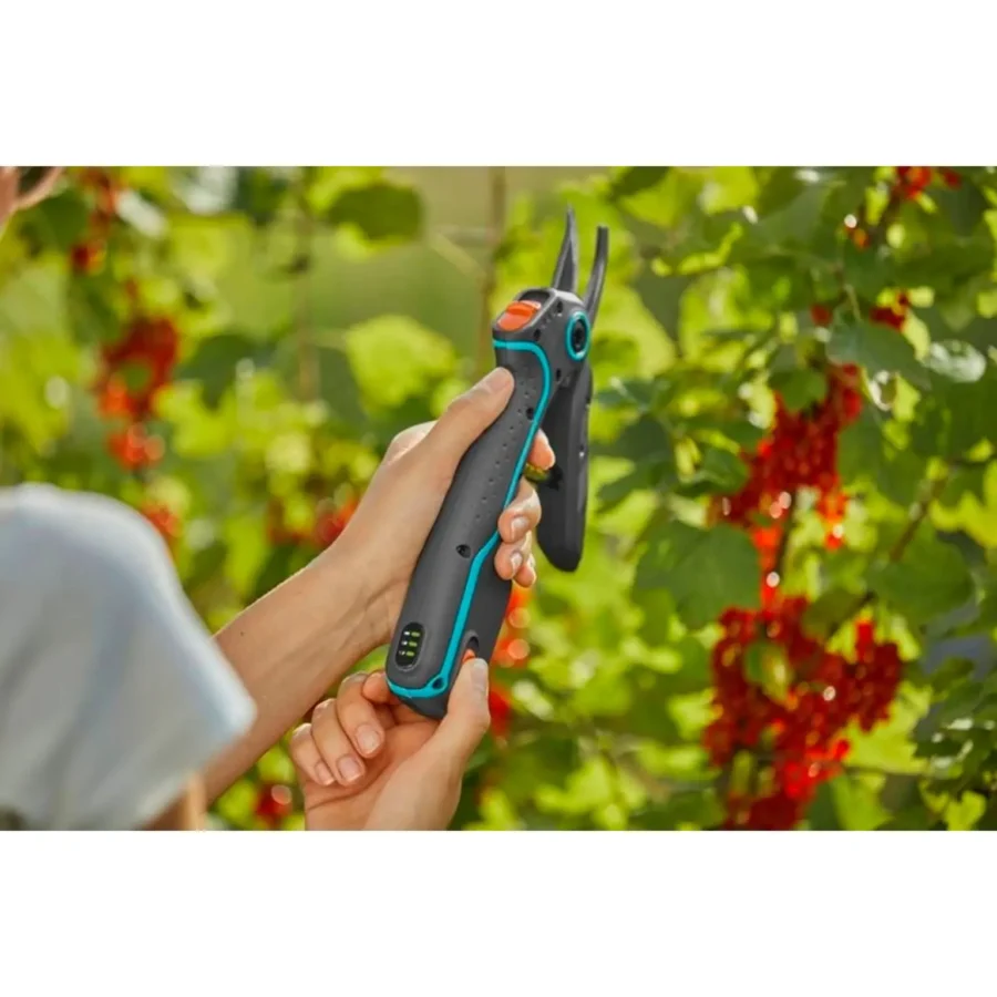 Gardena AssistCut 5, ergonomischer Rasentrimmer für präzise Schnittführung, leichtgewichtig, ideal für kleine Gärten und Ecken.