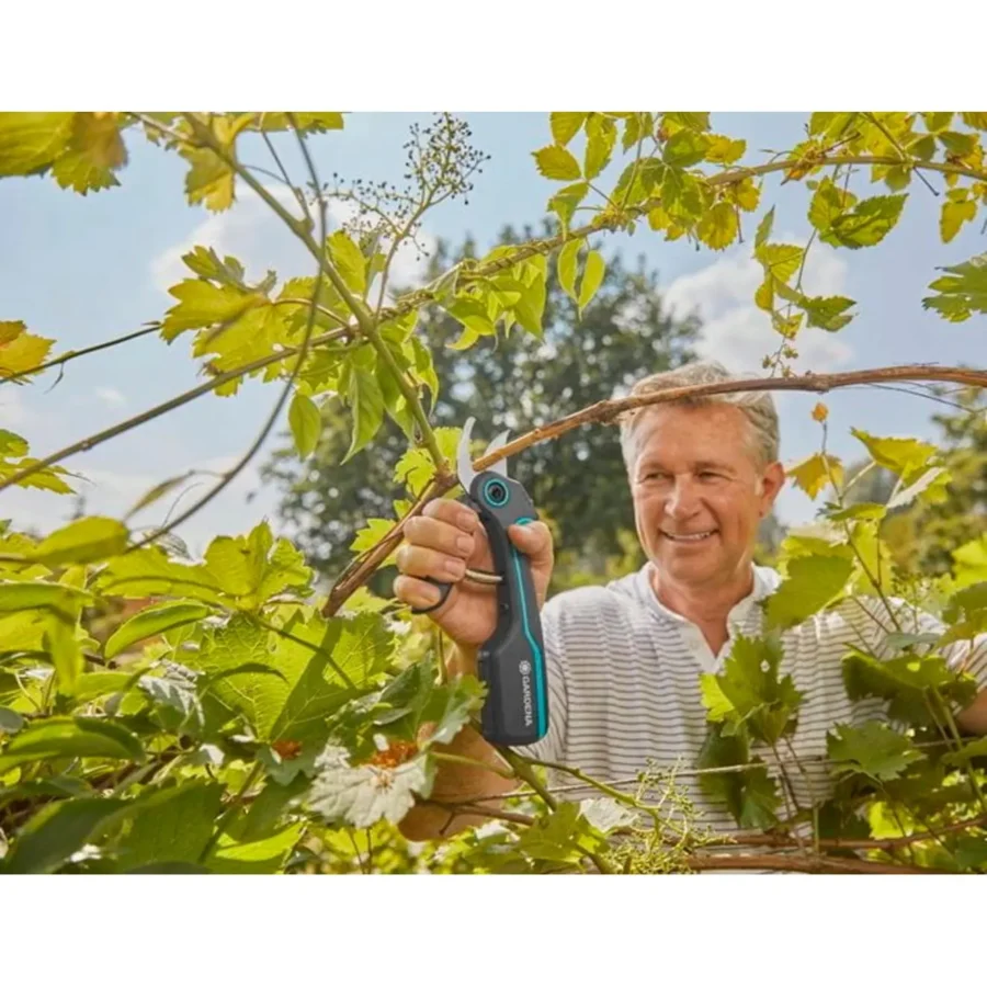 Gardena AssistCut 6, kabelloser Grasschneider mit ergonomischem Griff, ideal für präzise Rasenkantenpflege und unkompliziertes Mähen.