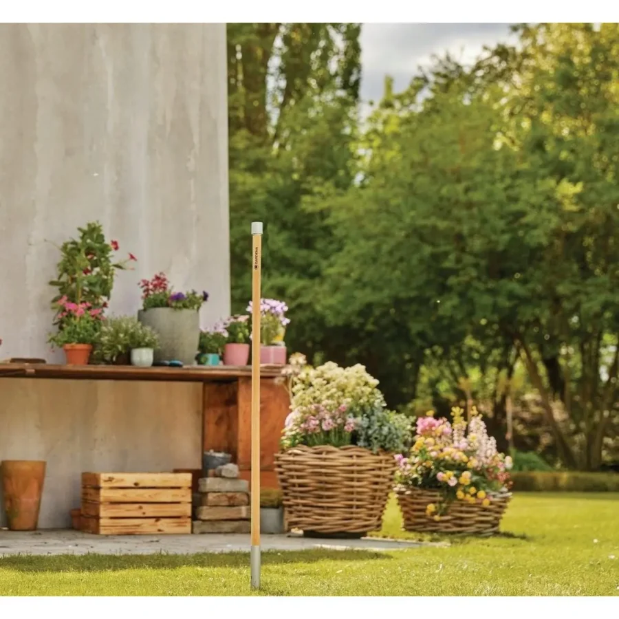 Gardena ClickUp-Stiel-4, stabiler Aluminiumstiel für Gartenwerkzeuge, ideal für ergonomisches Arbeiten im Garten.