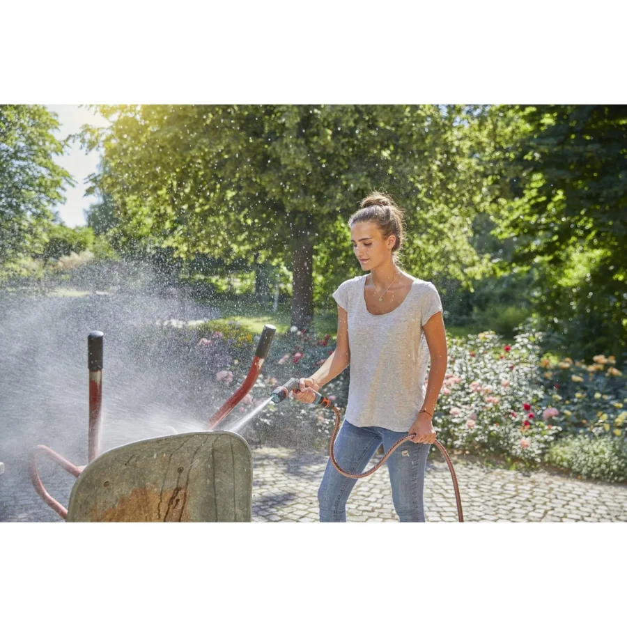 Gardena Comfort Reinigungsspritze ecoPulse 10, ergonomisch gestaltet, ideal für gründliche Gartenpflege mit spritzfreier Technologie.