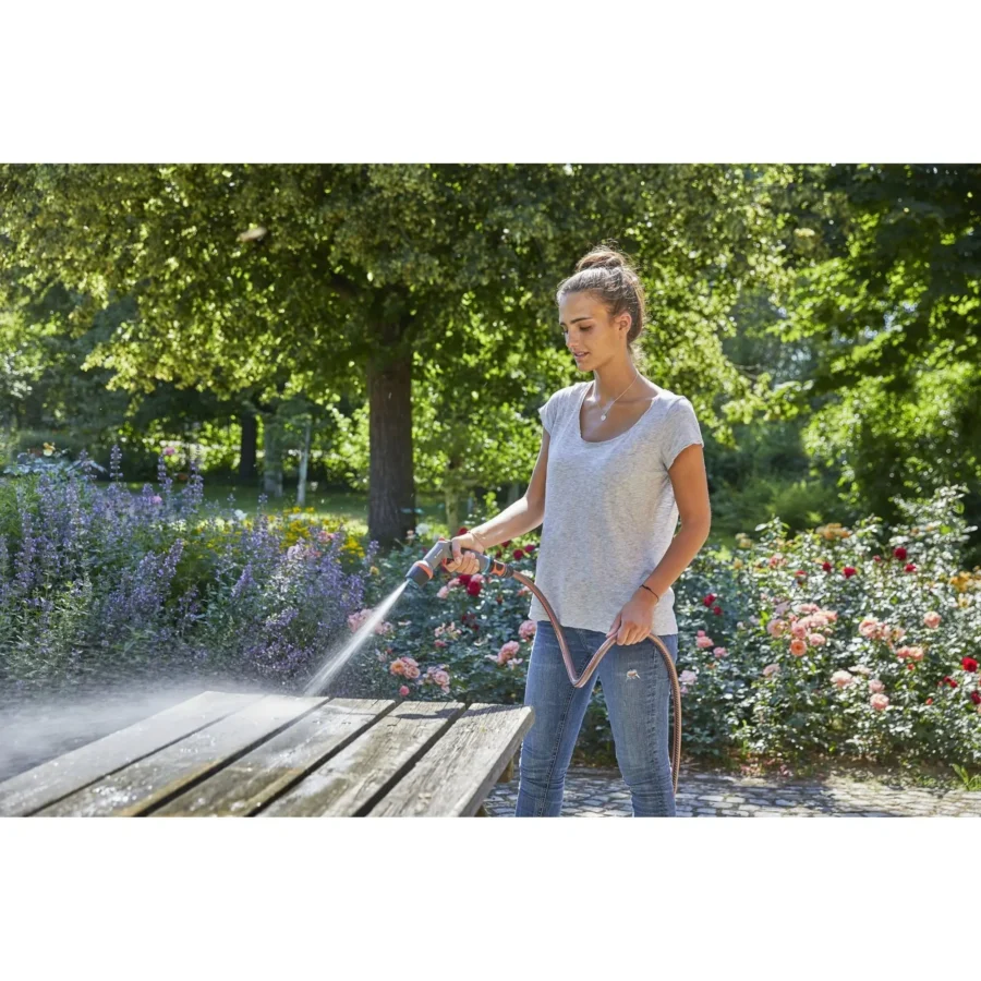 Gardena Comfort Reinigungsspritze ecoPulse 5, ergonomisch und leicht, ideal für effizientes Gießen und Pflegen von Pflanzen.