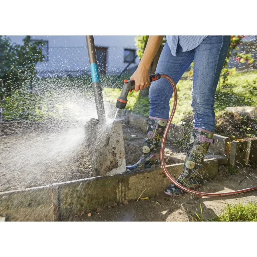 Gardena Comfort Reinigungsspritze ecoPulse 6 für müheloses Reinigen von Gartenmöbeln, ergonomischer Griff, langlebig und umweltfreundlich.