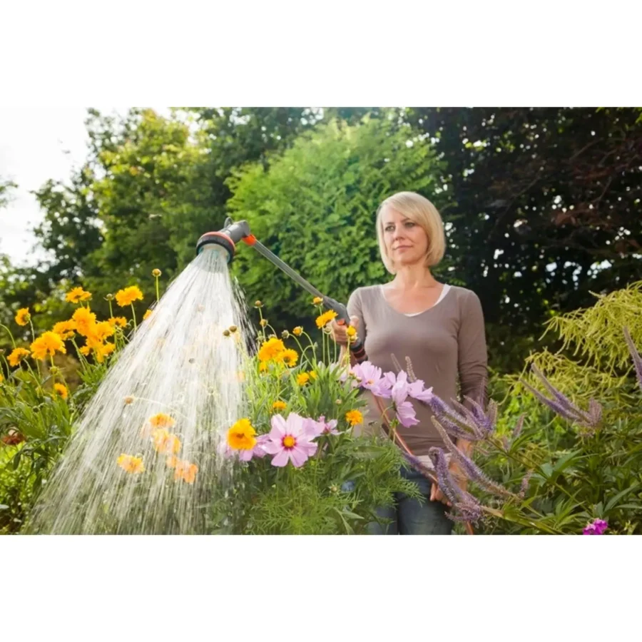 Gardena Comfort Spritz-Gießstab für präzise Bewässerung, längenverstellbar, ideal für große und kleine Gärten.
