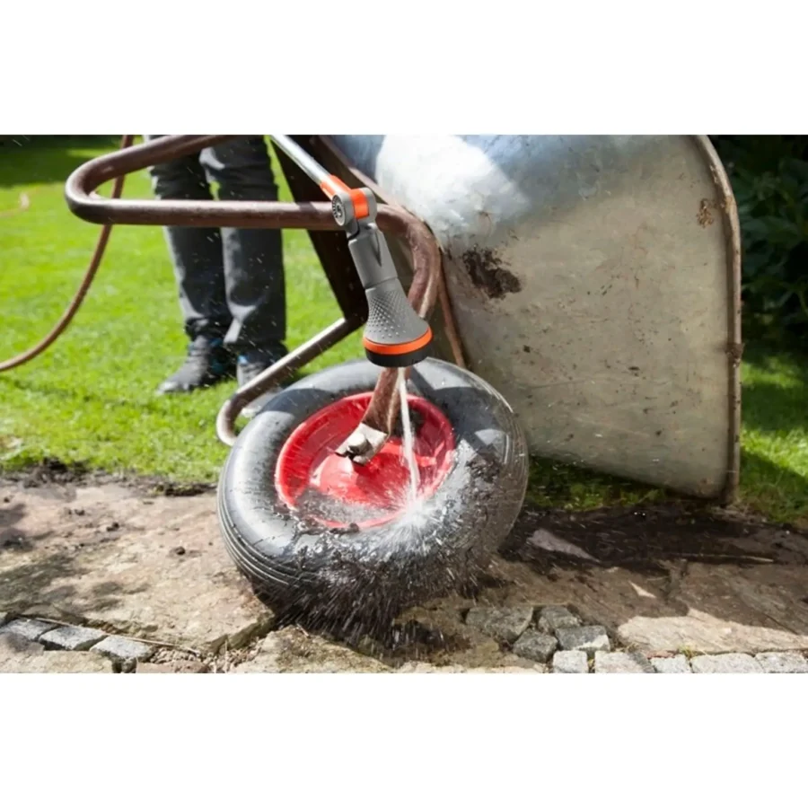 Gardena Comfort Spritzgiessstab 3, ergonomisch gestaltet, ideal für präzises Bewässern von Gartenpflanzen, leicht und langlebig.