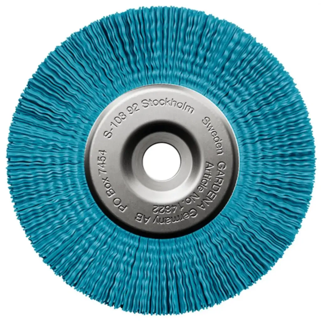 Gardena Fugenbürste Nylon, strapazierfähig für gründliche Reinigung von Fugen und Belägen, ideal für müheloses Gartenpflege.