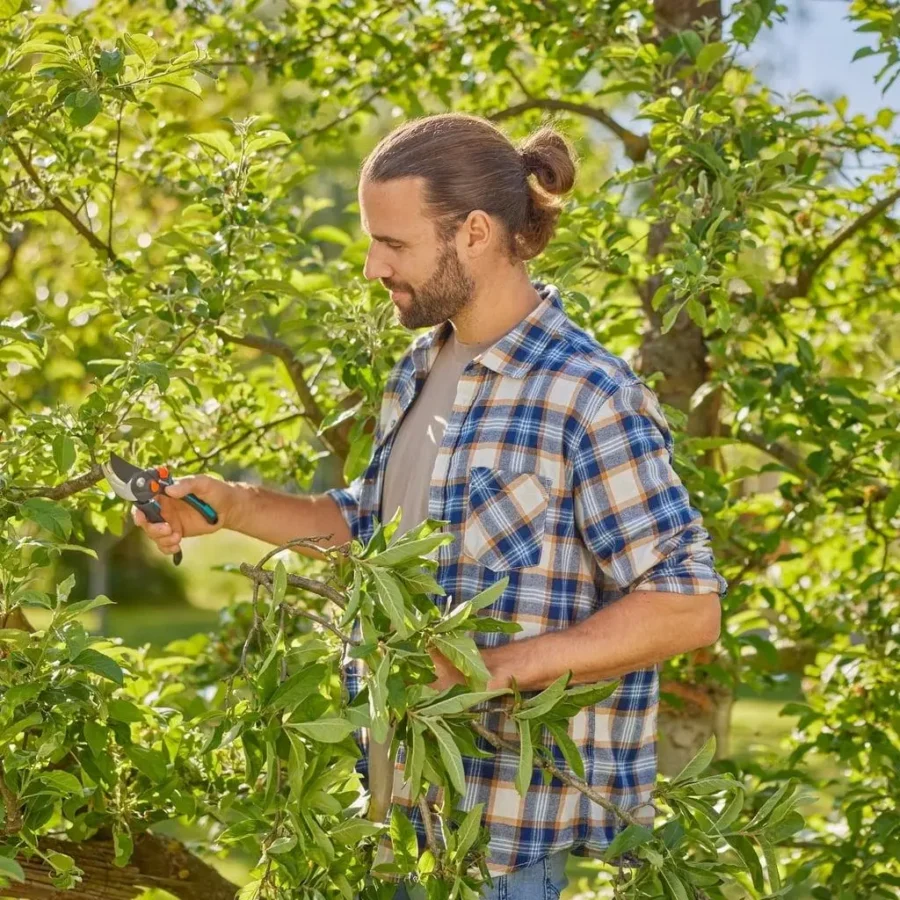 Gardena Gartenschere PremiumCut Pro Flex 5, ergonomischer Griff, präzise Schnitte für müheloses Schneiden von Blumen und Sträuchern.