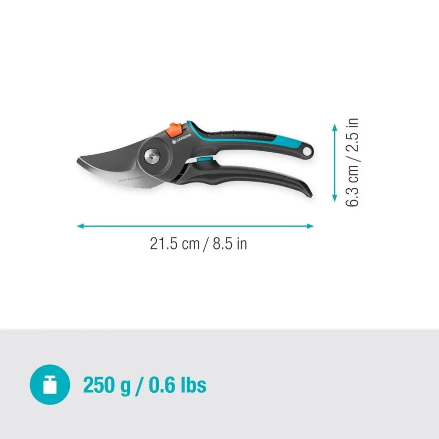 Gardena Gartenschere PremiumCut Pro, ergonomisch und leicht, ideal für präzise Schnittarbeiten bei frischem Holz.