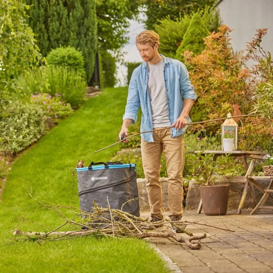 Gardena PremiumCut Pro Gartenschere für trockenes Holz, ergonomisches Design, perfekt für präzise Schnitte im Garten.