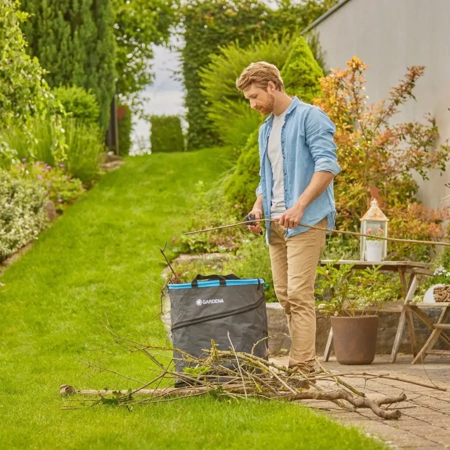 Gardena Gartenschere PremiumCut Pro für trockenes Holz, langlebige Klingen aus hochwertigem Stahl, ergonomischer Griff für müheloses Schneiden.