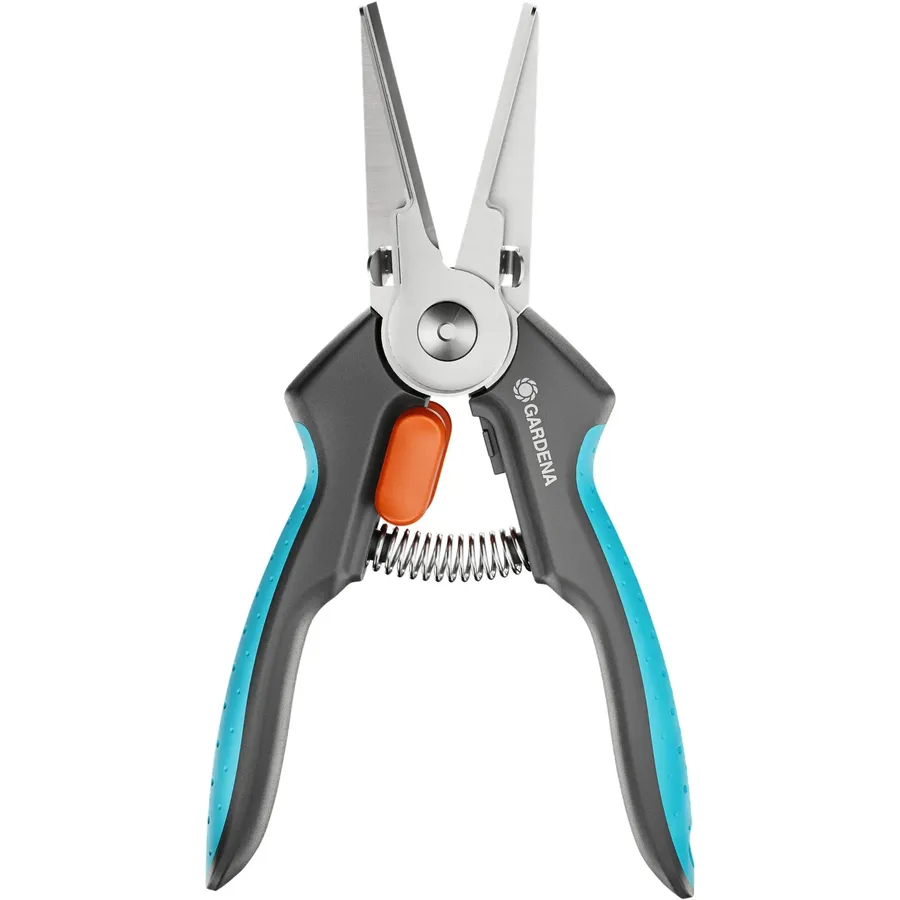 Gardena GripCut 2 mit ergonomischem Griff, ideal für präzises Schneiden von dünnen Ästen, besonders handlich und schneidfest.