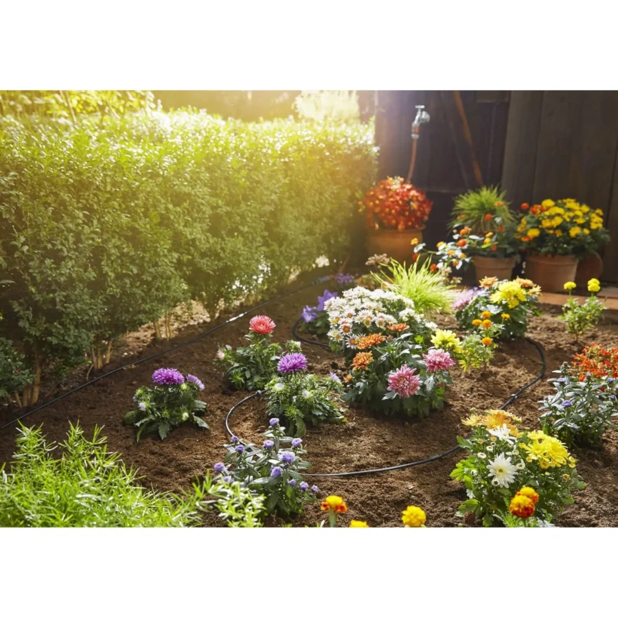 Gardena Micro-Drip-System Start-Set, ideal für präzises und wassersparendes Bewässern von Pflanzreihen, inkl. Schlauch und Tropfer.