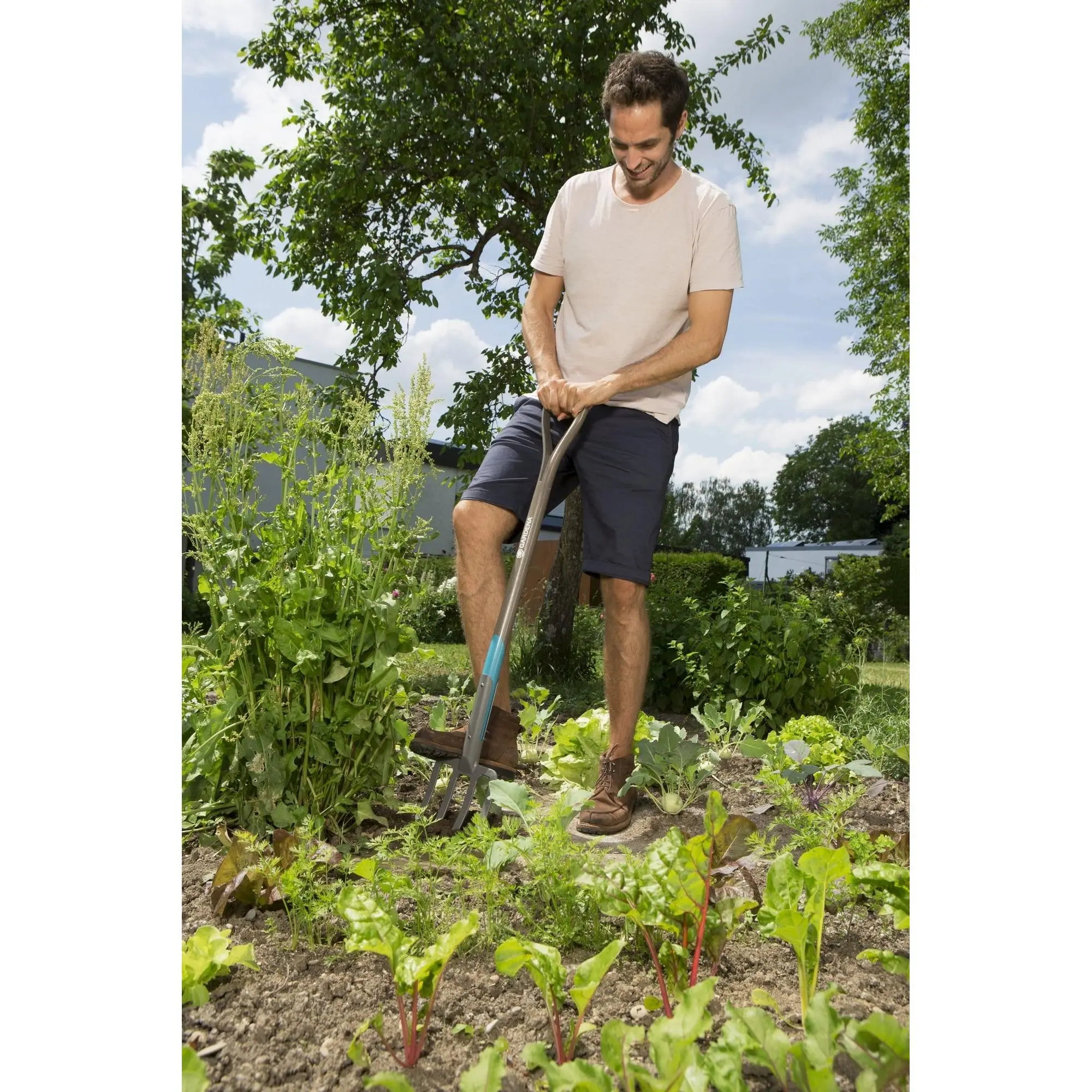 Gardena NatureLine Spatengabel 3 Gardena NatureLine Spatengabel, ergonomischer Holzgriff, ideal für präzises Umgraben und Pflanzenpflege im Garten.