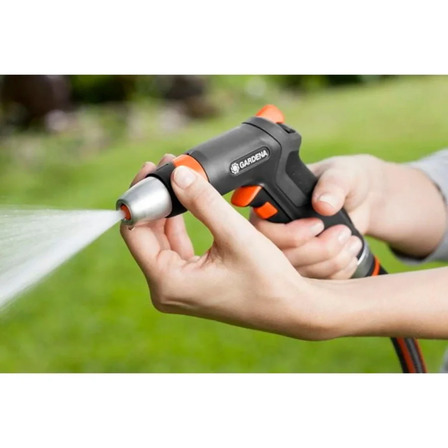 Gardena Premium Reinigungsspritze, ergonomisch geformt, ideal für präzises Bewässern und Düngen, 1 Liter Fassungsvermögen, langlebig und leicht zu handhaben.
