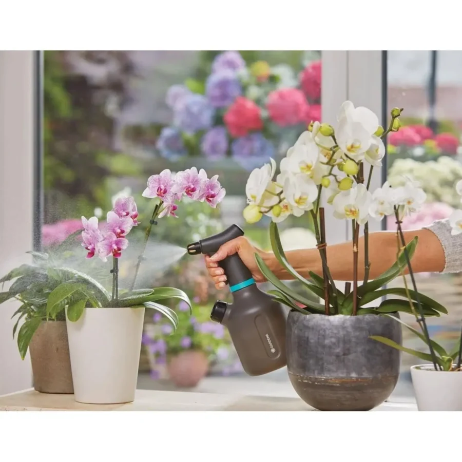 Gardena Pumpsprüher 1L EasyPump – handlicher Sprühgerät für präzises Gießen und Düngen, ideal für Gartenpflege und Blumenpflege, ergonomisches Design.
