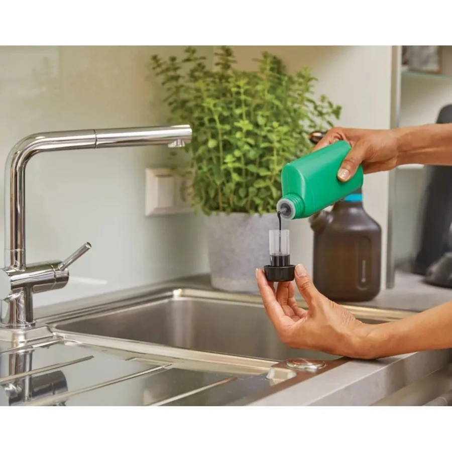Gardena Pumpsprüher 1L EasyPump, ideal für präzises Gießen und Düngen, ergonomischer Griff, leicht und handlich.