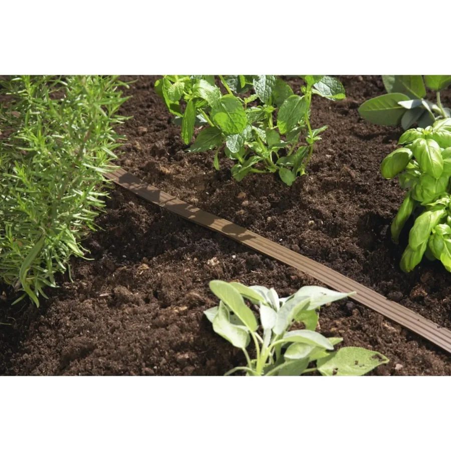 Gardena Schlauch-Regner Braun, 15 m lang, ideal für präzise Gartenbewässerung, langlebig und UV-beständig.