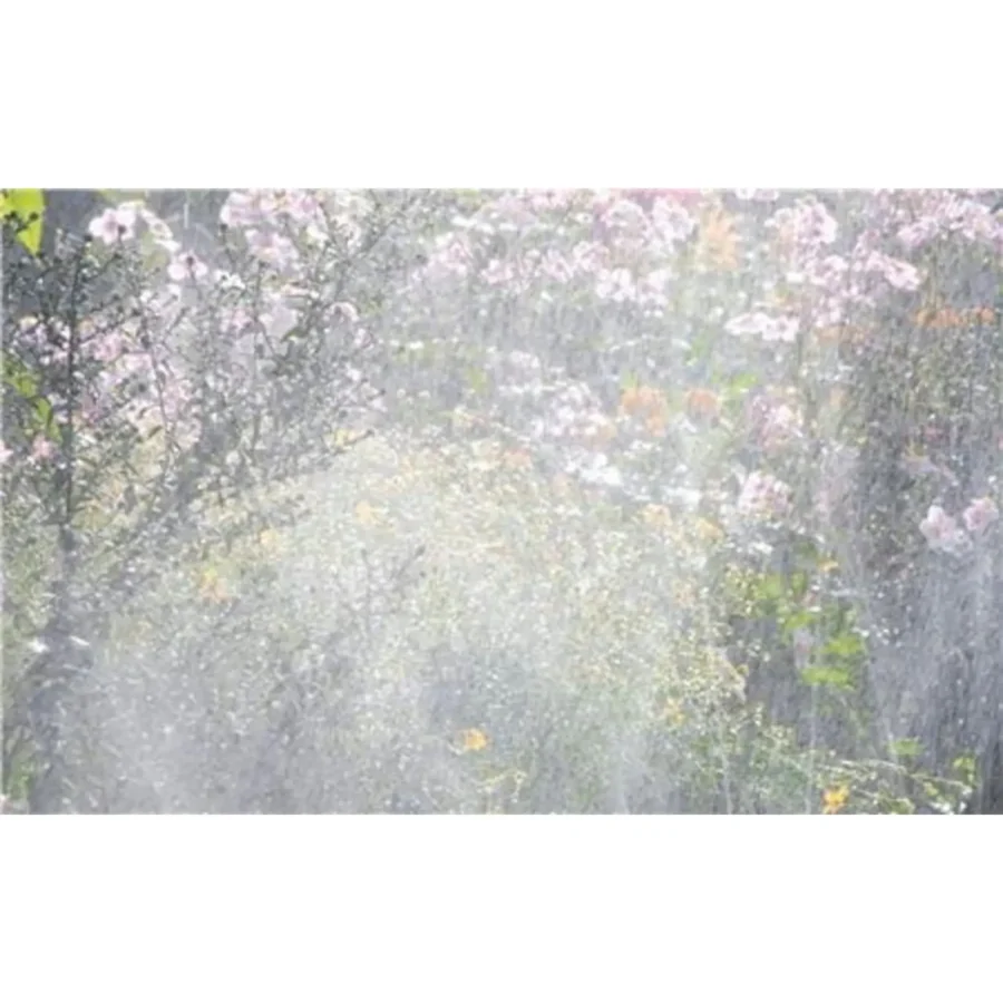 Gardena Schlauch-Regner in Braun, 15 m Länge, ideal für präzise Pflanzenbewässerung im heimischen Garten.
