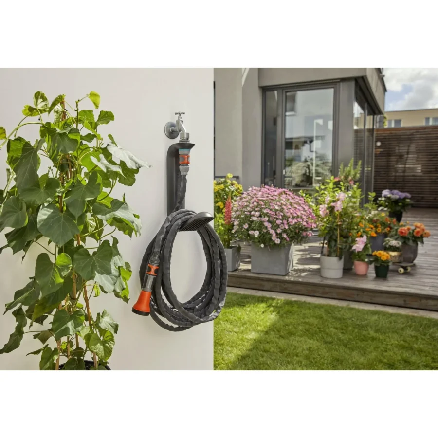 Gardena Schlauchhalter TapFix Liano 3, langlebig und wetterfest, ideal für die praktische Schlauchaufbewahrung im Garten.