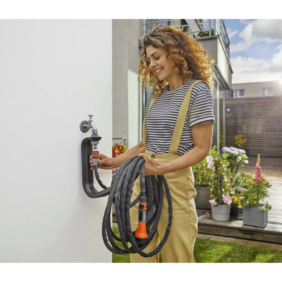 Gardena Schlauchhalter TapFix Liano 5, stabiler und wetterfester Schlauchhalter, ideal für aufgeräumte Gärten und einfache Schlauchlagerung.