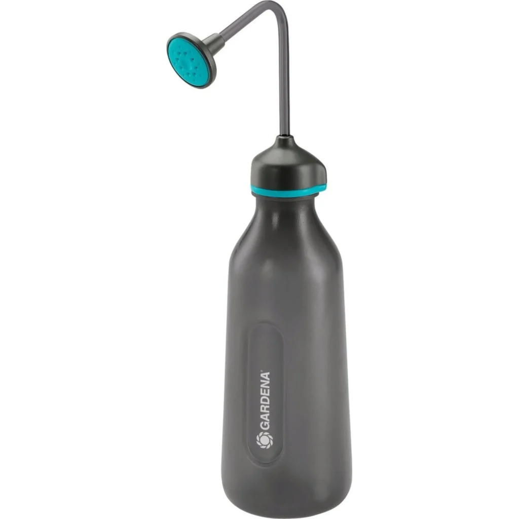 Gardena Softsprüher 0,45 L, ideal für präzises Bewässern von Pflanzen, ergonomischer Griff, gleichmäßiger Wasserstrahl, perfektes Gartenwerkzeug.