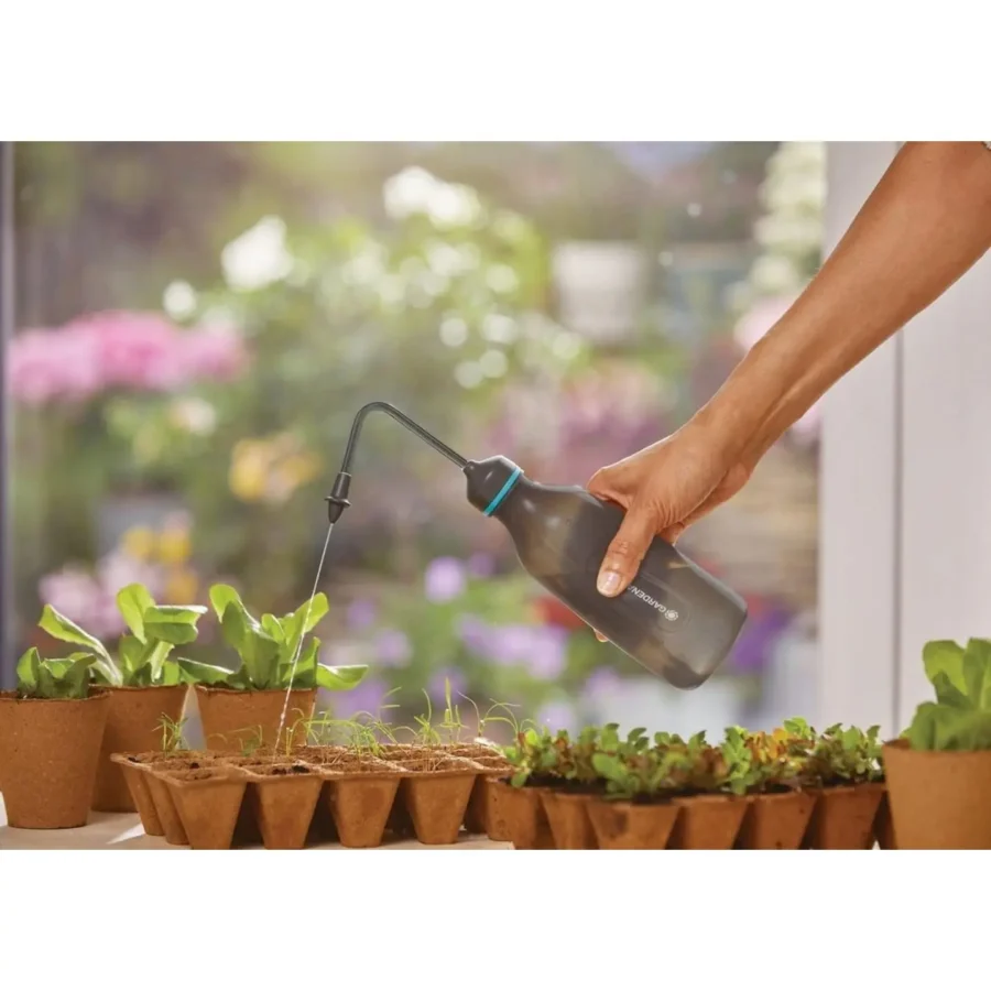 Gardena Softsprüher 0,45 L, ideal für präzise Pflanzenbewässerung, ergonomischer Griff, komfortabel in der Anwendung.
