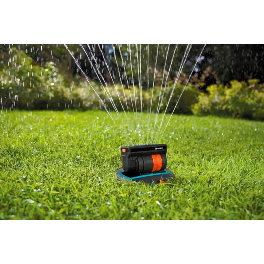 Gardena Sprinklersystem Viereckregner OS 140-3, präzise Bewässerung für gleichmäßiges Pflanzenwachstum, langlebig und einfach zu installieren.