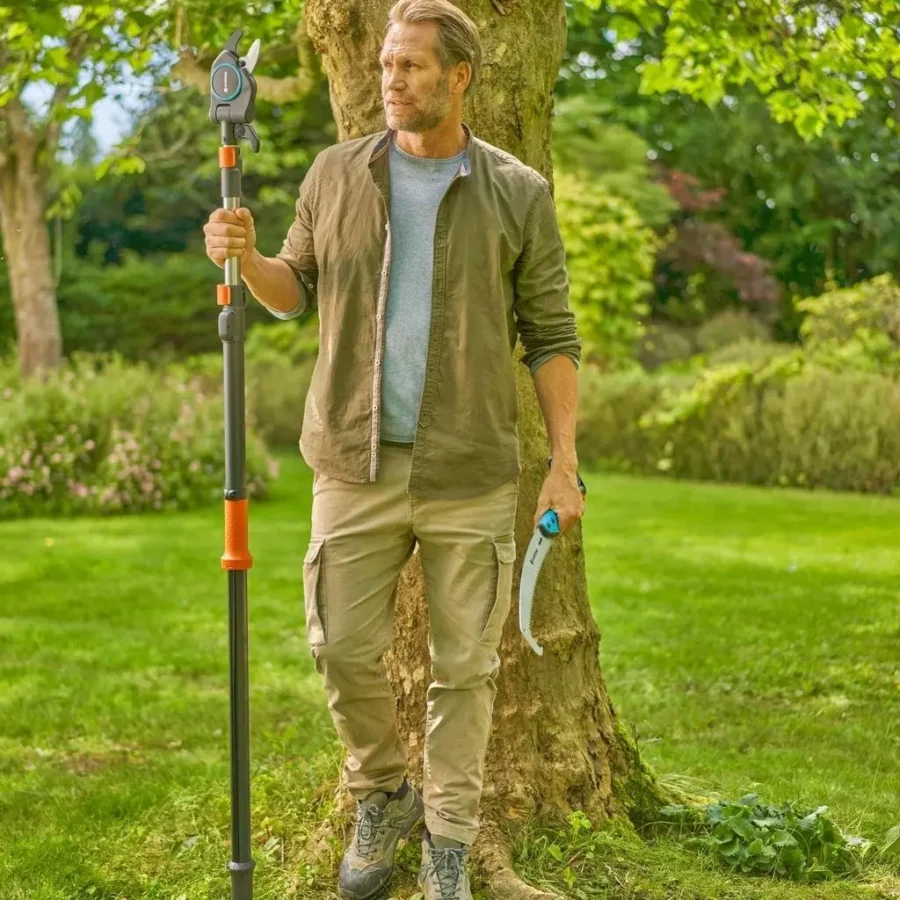 Gardena StarCut Säge 3, ergonomische Handsäge für präzises Schneiden von Ästen, leicht und robust, ideal für Gartenarbeit.