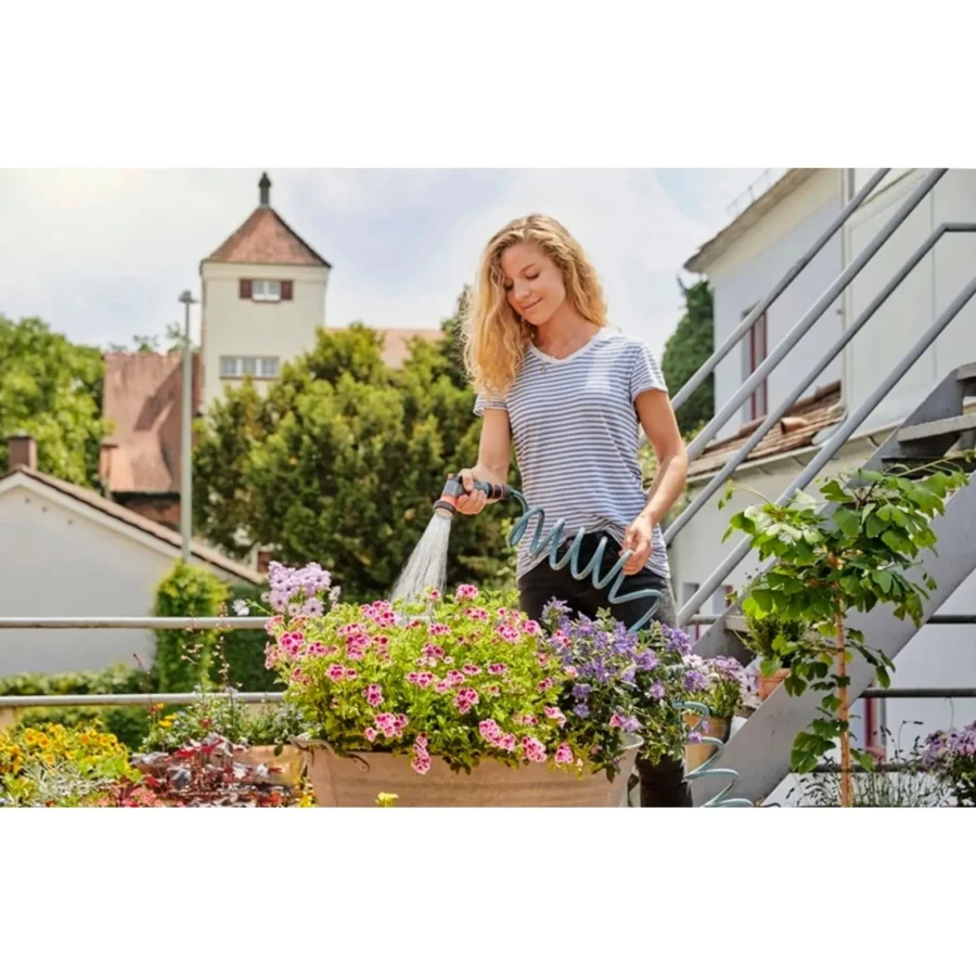 Gardena Balkonbrause für effiziente Bewässerung, ergonomisches Design, ideal für Stadtgärten und kleine Balkone.