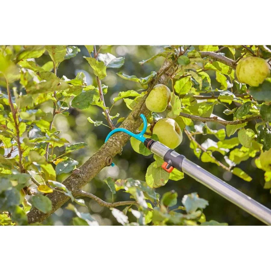 Gardena Combisystem Asthaken für müheloses und effizientes Jäten, robustes Material, ideal für Gartenliebhaber.