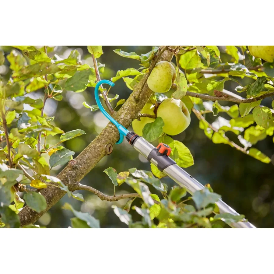 Gardena Combisystem Asthaken, robustes Hochleistungswerkzeug für müheloses Unkrautjäten, ideal für Gartenpflege und Pflanzenpflege.