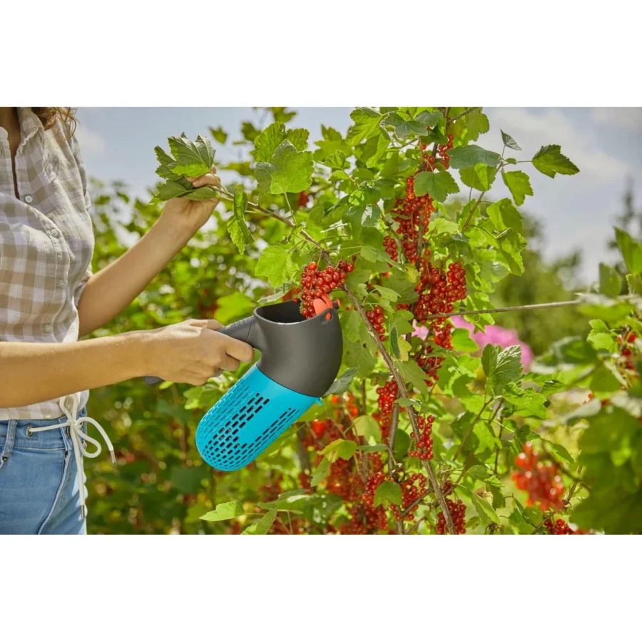 Gardena Beerensammler, ergonomischer Greifarm, ideal für müheloses Ernten von Beeren, leicht und handlich, für den Einsatz im Garten.
