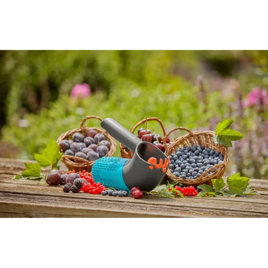 Gardena Combisystem Beerensammler 8, effizienter Erntehelfer aus robustem Kunststoff, ideal zum mühelosen Sammeln von Beeren.