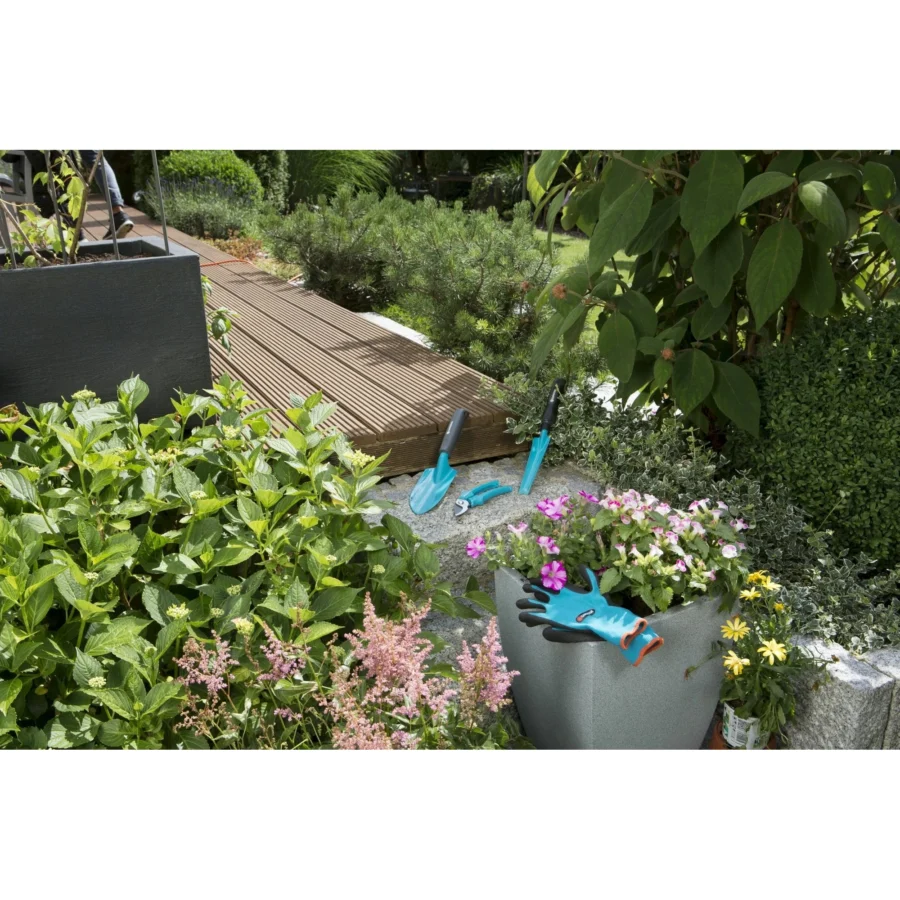 Gardena Grundausstattung für Kleingeräte, robust und langlebig, ideal für präzise Gartenpflege.