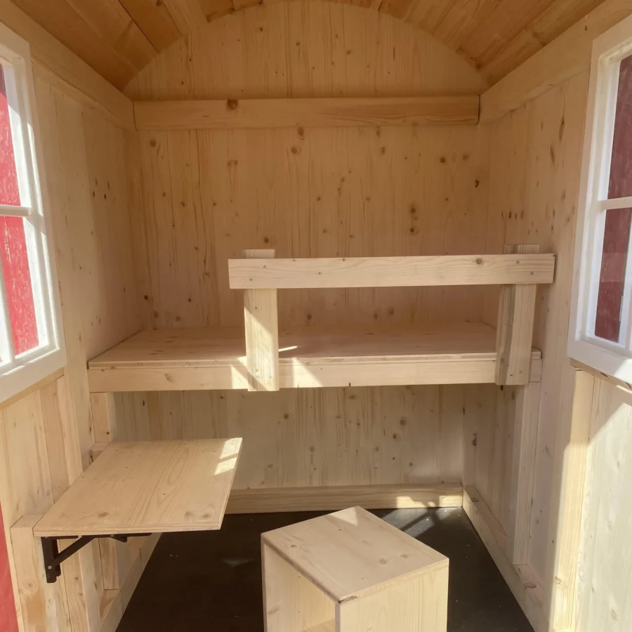 Kinderspielhaus Pünktchen & Anton - Bauwagen aus Holz mit Terrasse & Hochebene – Bild 4