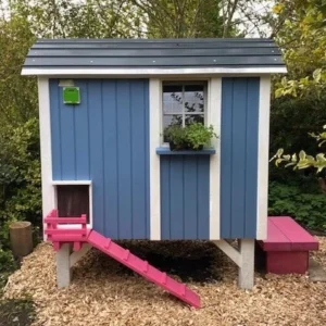 Hühnerstall Premium-Paket - Bauwagen mit Balkon, Legenest & elektrischer Luke